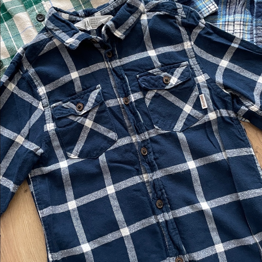 Lot of 3 flannels for your 90s cool kid(s) - Picture 4 of 8